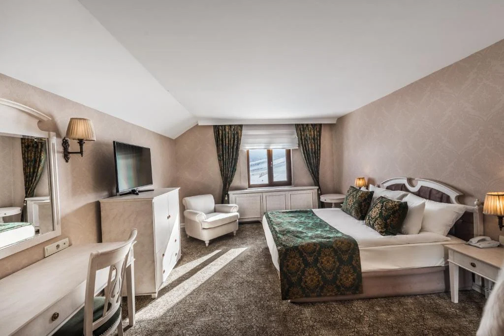 Karinna Hotel - Image 2